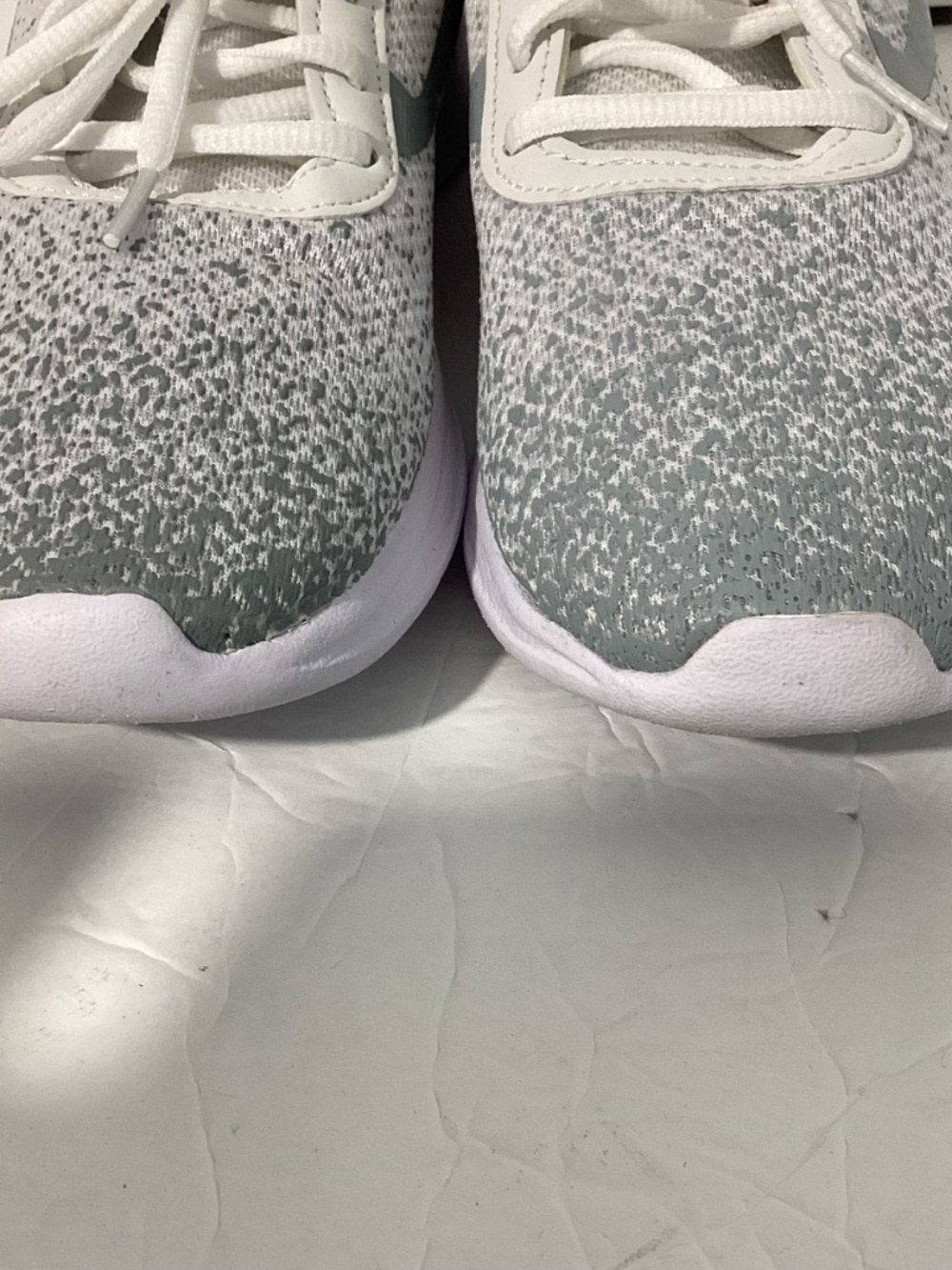 ATHLETIC WORKS WOMAN MEMORY FOAM GRAY SNEAKERS WALK SHOES SIZE 9 - Picture 5 of 10